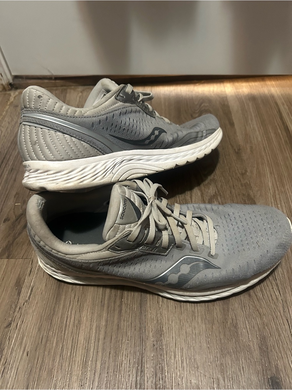 Saucony Men's Gray Athletic Running Shoes - Neutral Gray